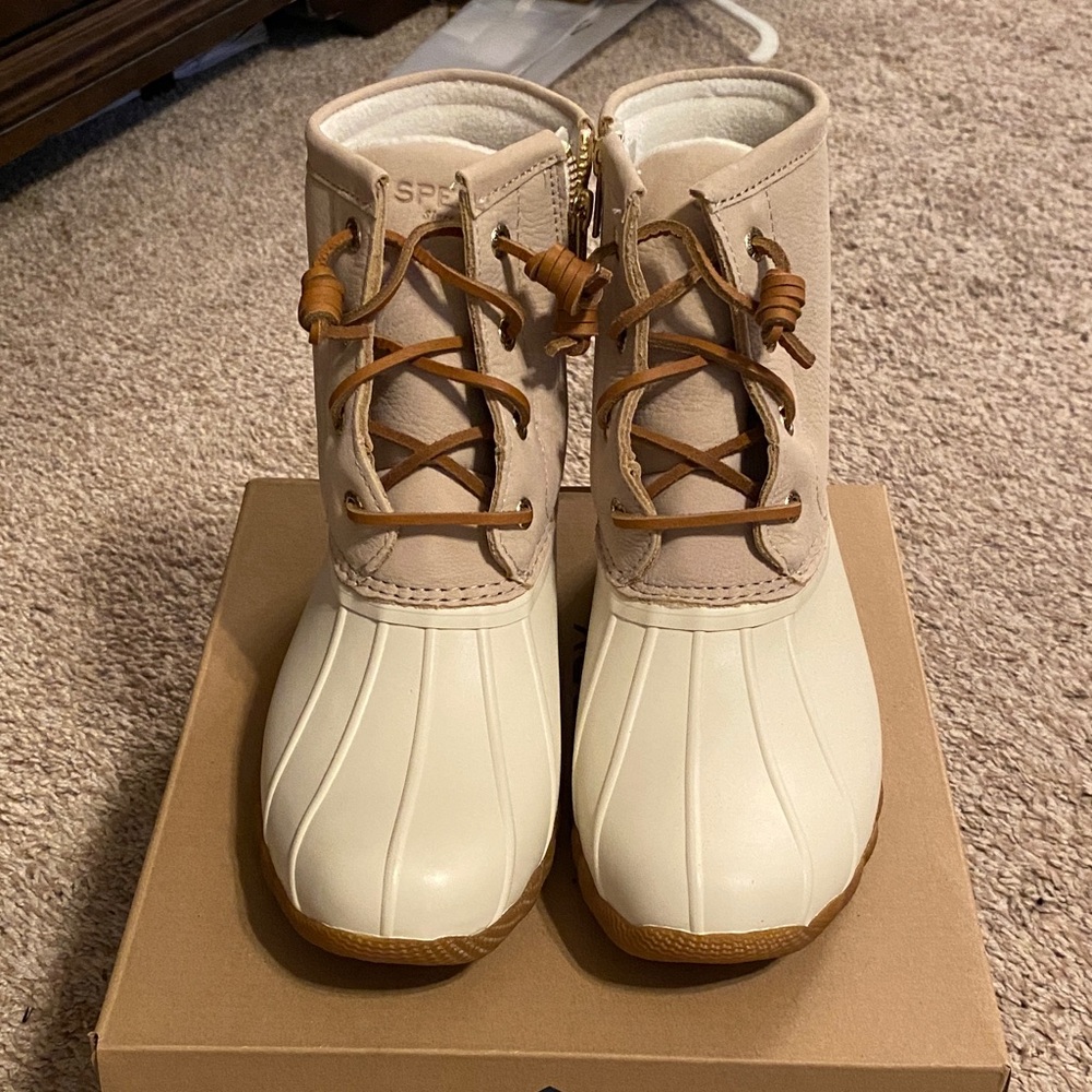 Sperry Women's Cream and Tan Winter Boots